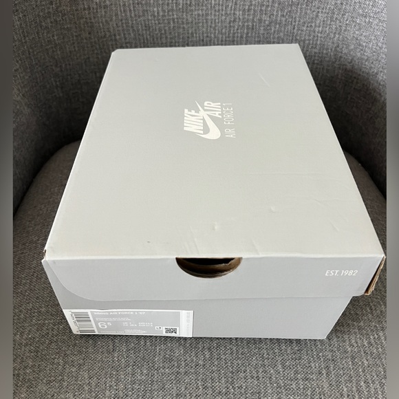 Nike Air Force 1 - Picture 2 of 6